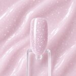 Rubber Base Sugar Dust N9 aplicată pe o mostră ovală de culoare pentru unghii, cu detaliul nuanței și texturii Sugar Dust în fundal