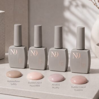 Kit unghii nude N9 Nude Essentials cu RubberBase Toffify, BuilderLiquid Peach Milk, AcryLiq Nudity și BuilderLiquid True Skin, prezentate alături de mostrele fiecărei nuanțe