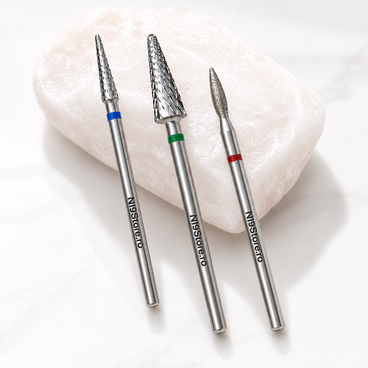 F91997CF-3BE5-47AB-A899-725ED6D3EDC8 Set bituri unghii N9 Master Bit Kit cu trei capete de freză DetailPro, FlexOff și SkinSafe, marcate cu inele albastru, verde și roșu